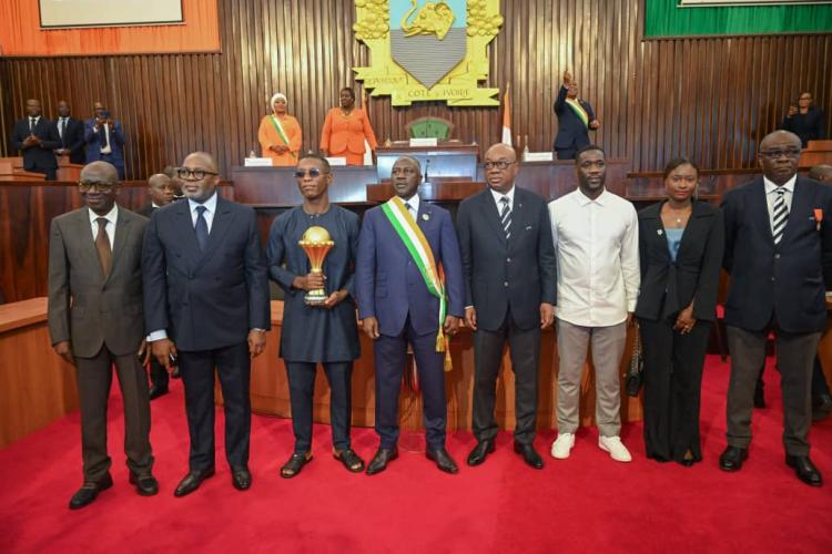 Côte d’Ivoire : Can 2023 /Les Députés reçoivent le trophée à l’Assemblée Nationale